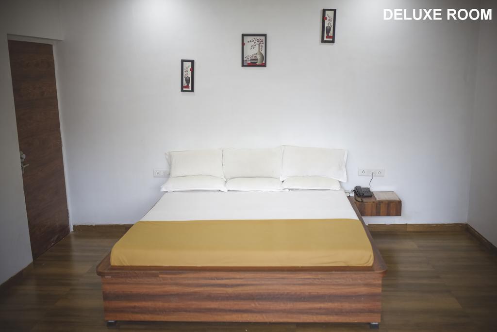 White House Beach Resort Nagaon  Eksteriør billede